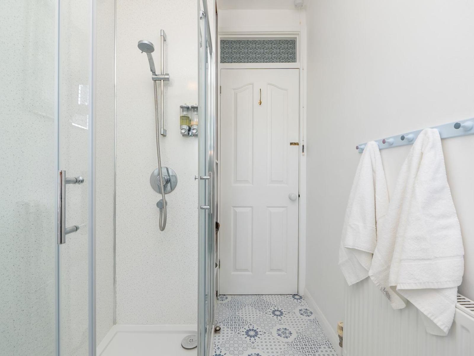 Pass The Keys Spacious Family Home With Parking 巴斯 外观 照片